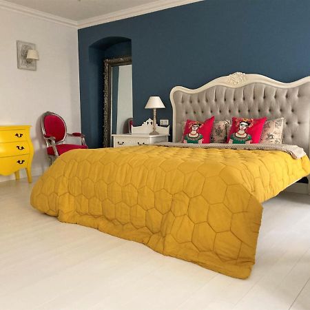 Shabby Chic - Apartment In The Heart Of Vilnius Old Town Экстерьер фото