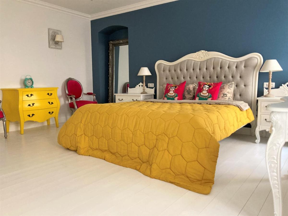 Shabby Chic - Apartment In The Heart Of Vilnius Old Town Экстерьер фото